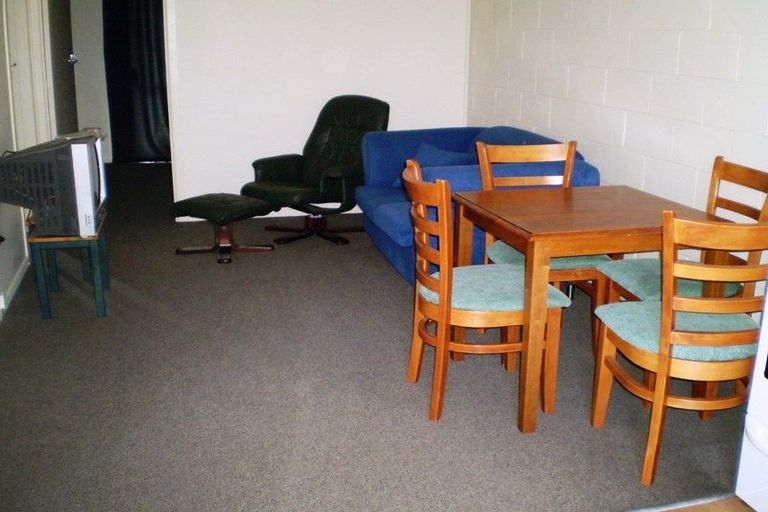 Photo of property in 2/3 Tralee Place, Hillcrest, Hamilton, 3216