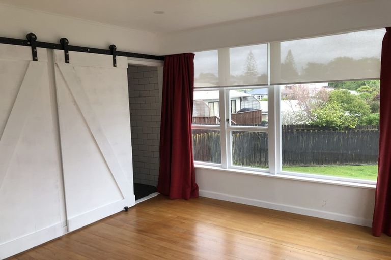 Photo of property in 12 Adriatic Avenue, Henderson, Auckland, 0612