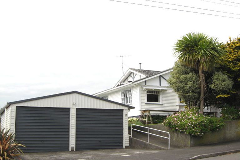 Photo of property in 17 Bonithon Avenue, Moturoa, New Plymouth, 4310