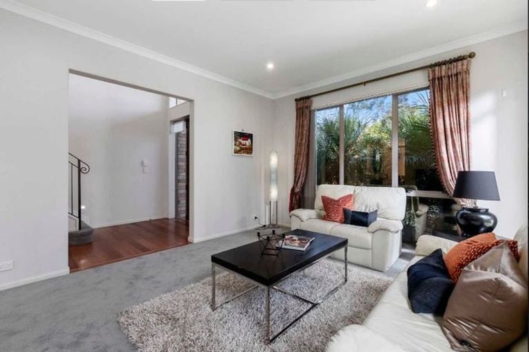 Photo of property in 12 Bur Oak Terrace, Schnapper Rock, Auckland, 0632