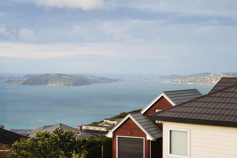 Photo of property in 75a Dress Circle, Newlands, Wellington, 6037