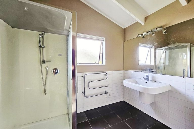 Photo of property in 1/3 Bruce Road, Glenfield, Auckland, 0629