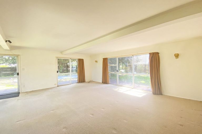Photo of property in 24 Anarahi Place, Mangere Bridge, Auckland, 2022