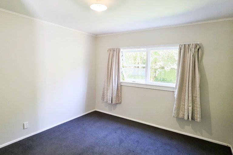 Photo of property in 11 Glanmire Road, Newlands, Wellington, 6037