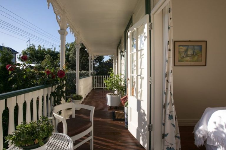 Photo of property in 42 Queen Street, Northcote Point, Auckland, 0627