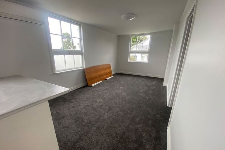 Photo of property in 2/8 Clare Place, Glenfield, Auckland, 0629