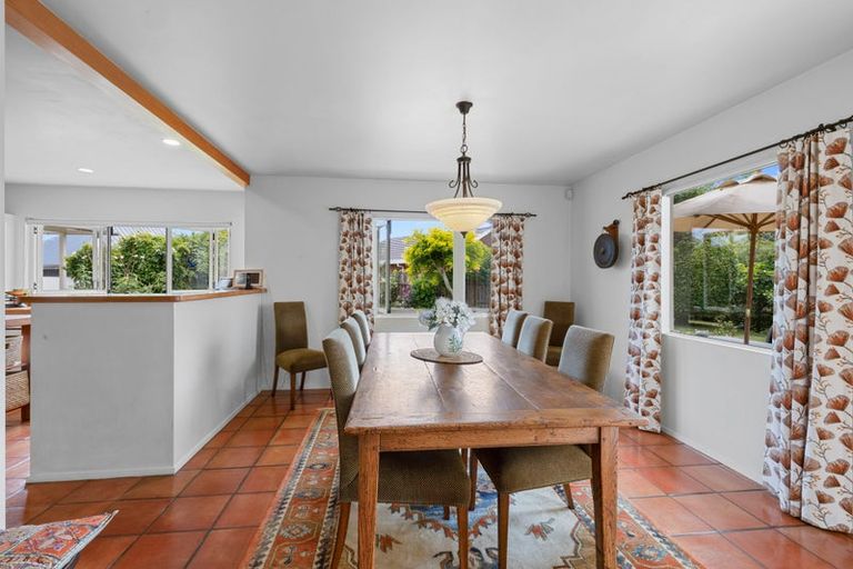 Photo of property in 3 Waiwera Place, Merrilands, New Plymouth, 4312