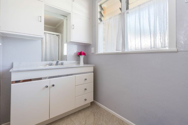 Photo of property in 122 Pah Road, Cockle Bay, Auckland, 2014