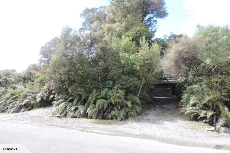 Photo of property in 45 Lake View Terrace, Moana, 7875