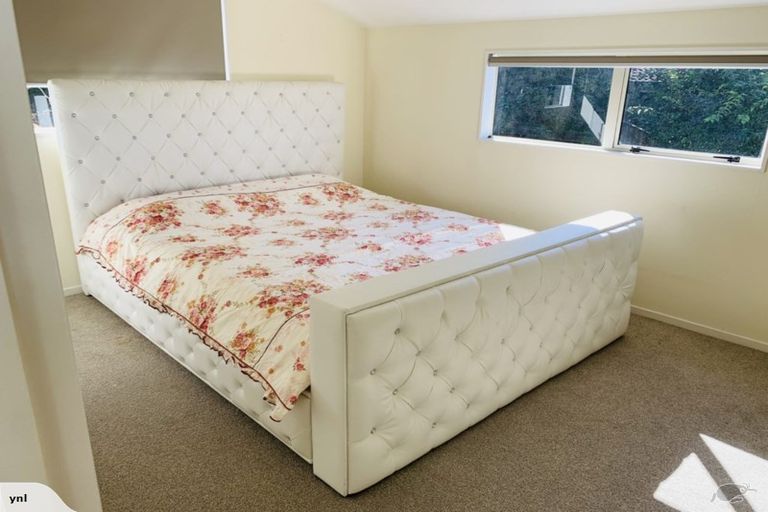 Photo of property in 14 Oakpark Place, West Harbour, Auckland, 0618