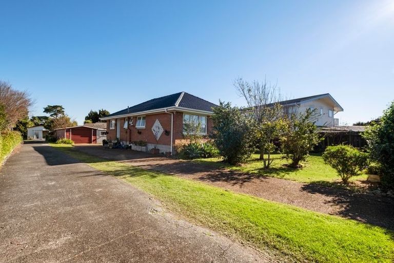 Photo of property in 63 Edgewater Drive, Pakuranga, Auckland, 2010