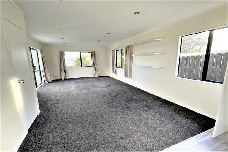 Photo of property in 13 Benchmark Drive, Massey, Auckland, 0614