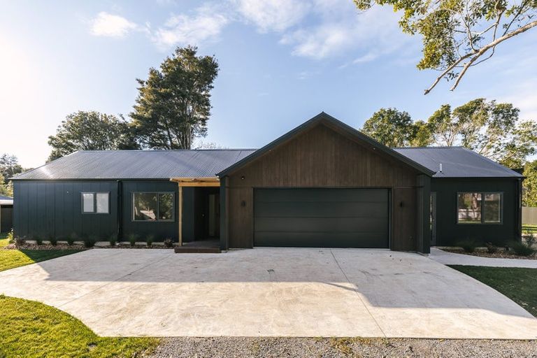 Photo of property in 31 Muhunoa Road East, Ohau, Levin, 5570