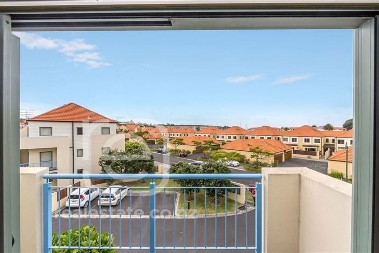 Photo of property in 30 Waterside Crescent, Gulf Harbour, Whangaparaoa, 0930