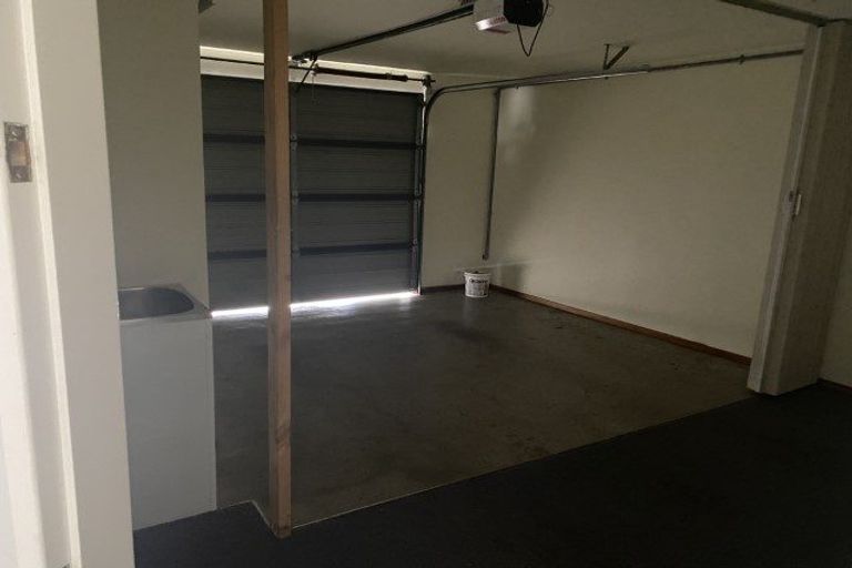 Photo of property in 22 Marina View, Paremata, Porirua, 5026