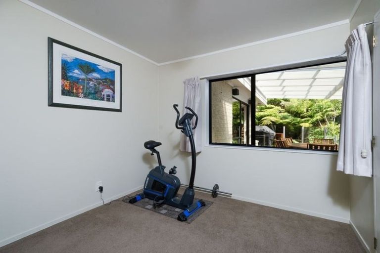 Photo of property in 7 Oakpark Place, West Harbour, Auckland, 0618