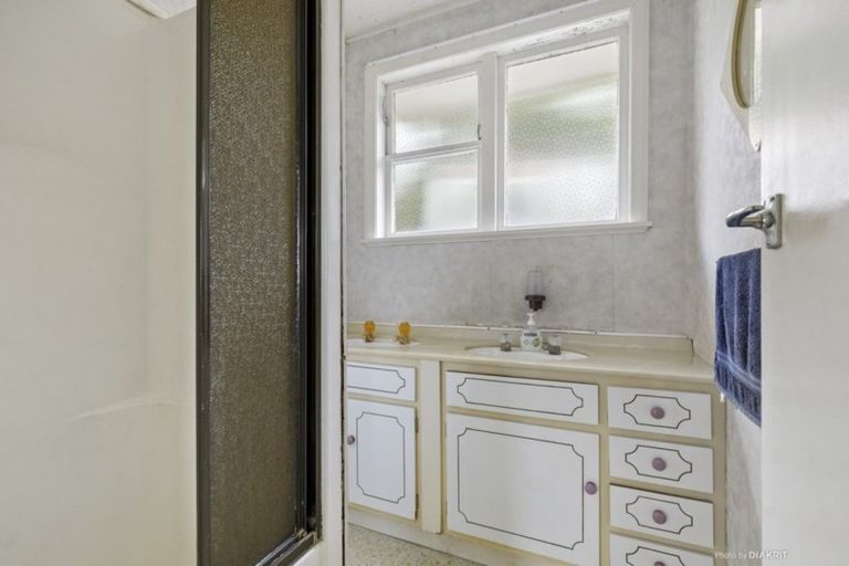 Photo of property in 33 Raukawa Street, Strathmore Park, Wellington, 6022