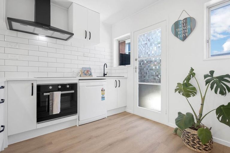 Photo of property in 1/11 Alston Avenue, Kelston, Auckland, 0602