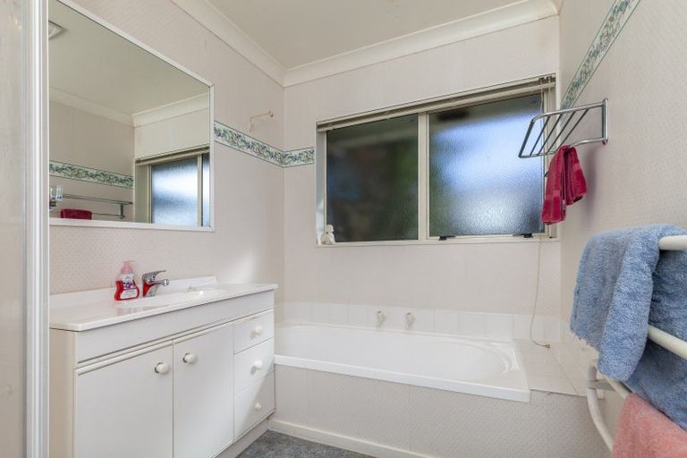 Photo of property in 2 Crown Hill, Paraparaumu, 5032