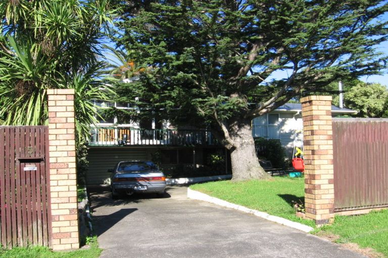 Photo of property in 5 Alwyn Avenue, Te Atatu South, Auckland, 0610