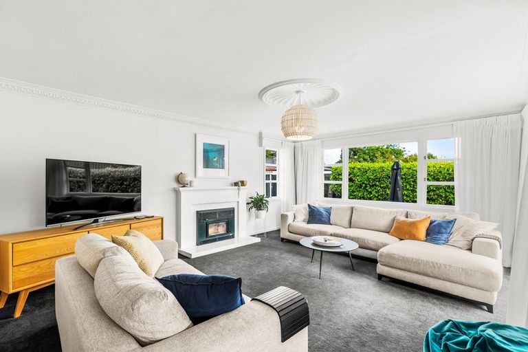 Photo of property in 1 Allington Road, Massey, Auckland, 0614