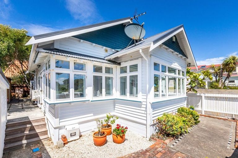 Photo of property in 57 Marine Parade, Eastbourne, Lower Hutt, 5013