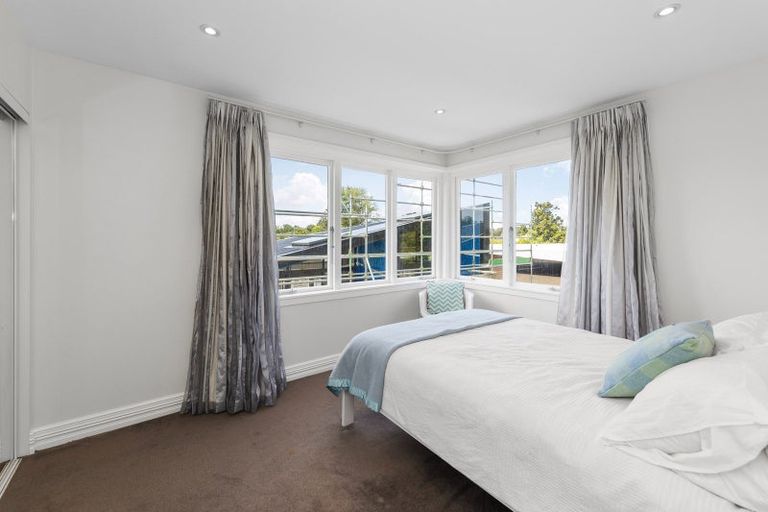 Photo of property in 5 Manor Place, Point Chevalier, Auckland, 1022