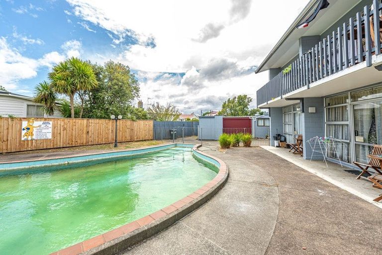 Photo of property in 1 Hurworth Place, College Estate, Whanganui, 4500
