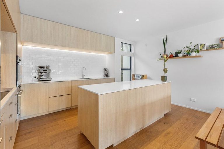 Photo of property in 5 Jean Caldwell Way, Island Bay, Wellington, 6023