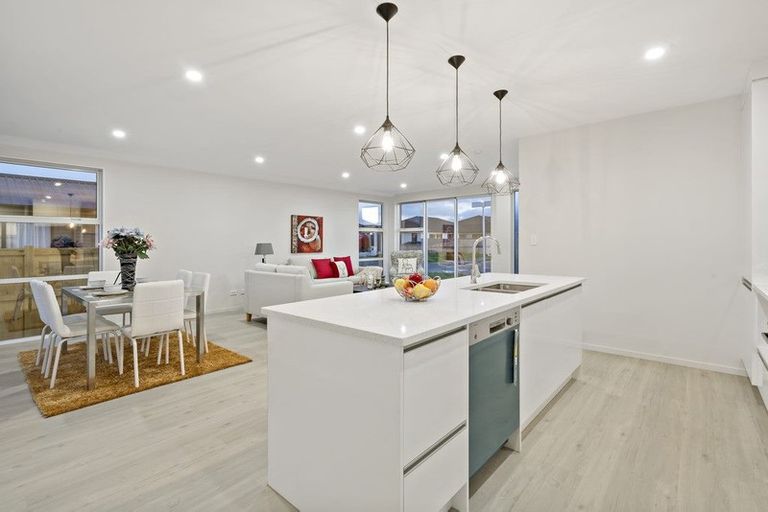 Photo of property in 61 Sapwood Crescent, Takanini, 2110