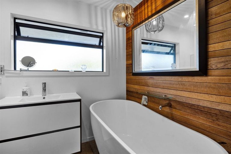 Photo of property in 1343 Devon Road, Brixton, Waitara, 4382