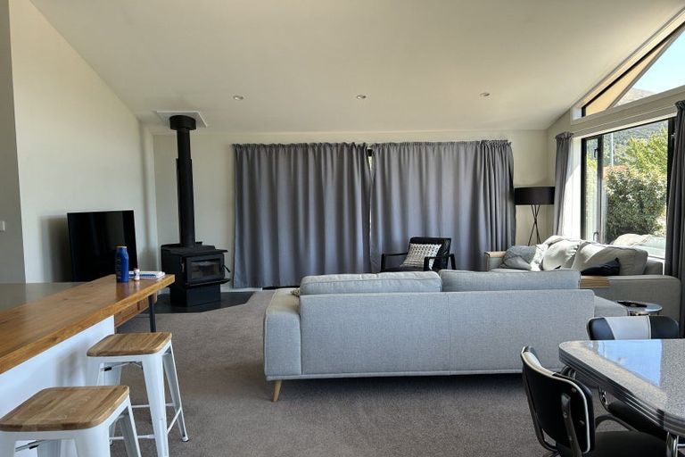 Photo of property in 3 Paradise Place, Lake Hawea, Wanaka, 9382