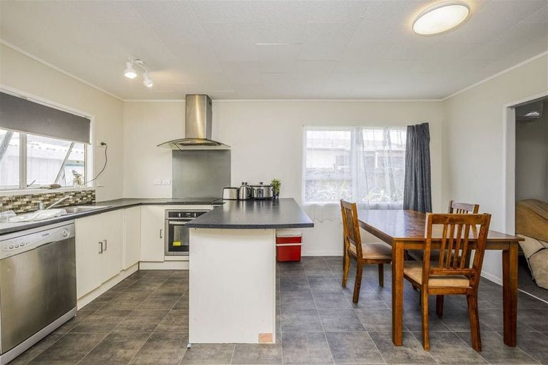 Photo of property in 37 Secretariat Place, Randwick Park, Auckland, 2105