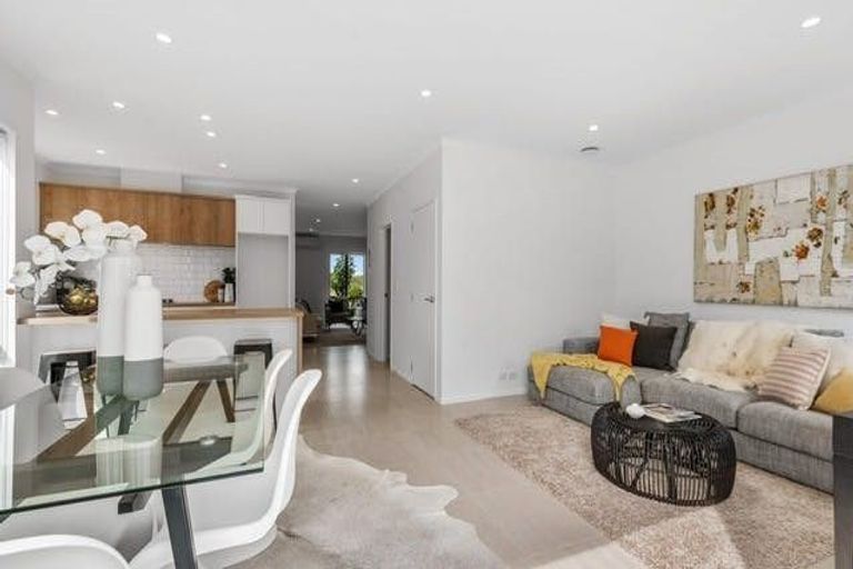 Photo of property in 69 Pepene Avenue, Takanini, 2112