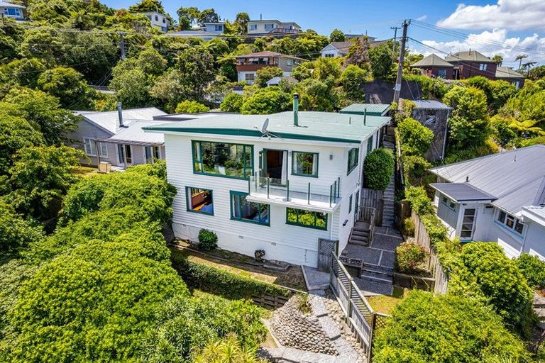 Photo of property in 45 Maungaraki Road, Korokoro, Lower Hutt, 5012