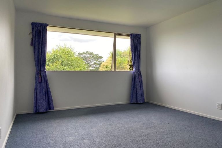 Photo of property in 17 Meteor Place, Schnapper Rock, Auckland, 0632