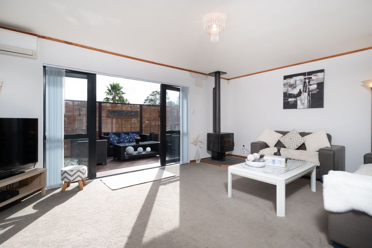 Photo of property in 13 Zefiro Drive, Massey, Auckland, 0614