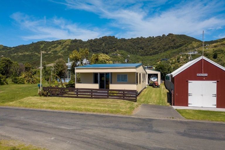 Photo of property in 151 Newcastle Street, Mahia, 4198