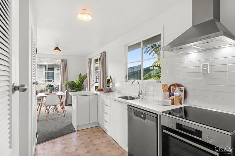 Photo of property in 3 Eastview Grove, Normandale, Lower Hutt, 5010