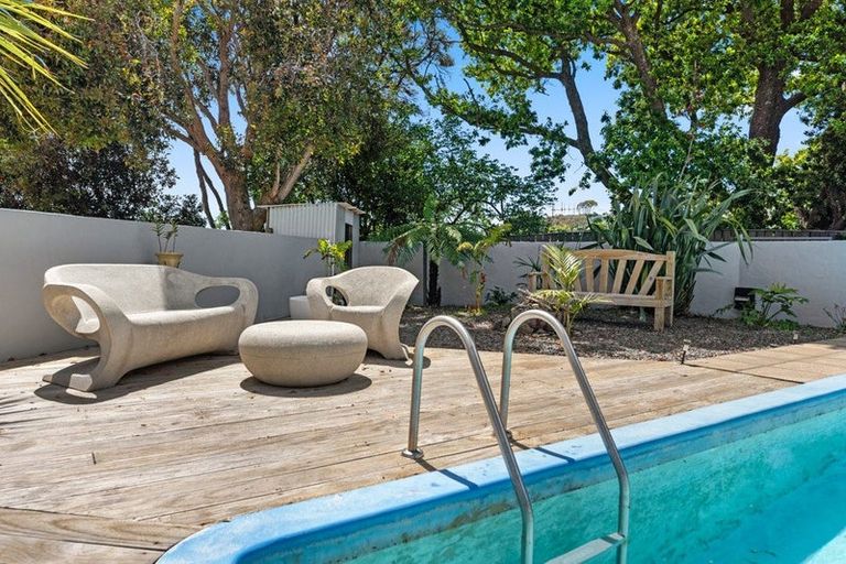 Photo of property in 48 Tiromoana Road, Raumati South, Paraparaumu, 5032