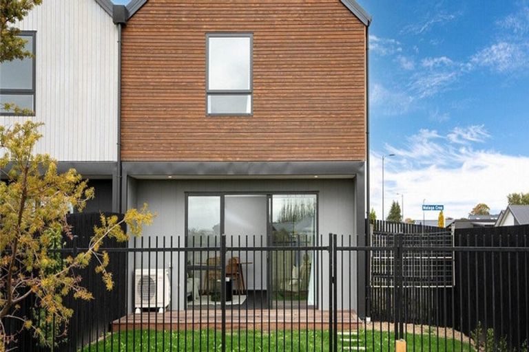 Photo of property in 1 Malaga Crescent, Harewood, Christchurch, 8051