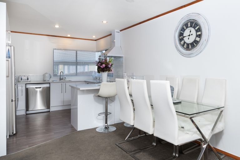 Photo of property in 13 Zefiro Drive, Massey, Auckland, 0614