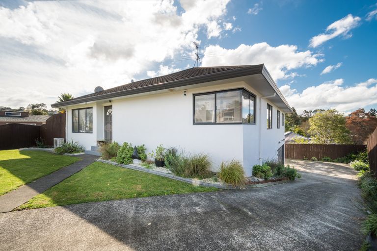 Photo of property in 13 Zefiro Drive, Massey, Auckland, 0614