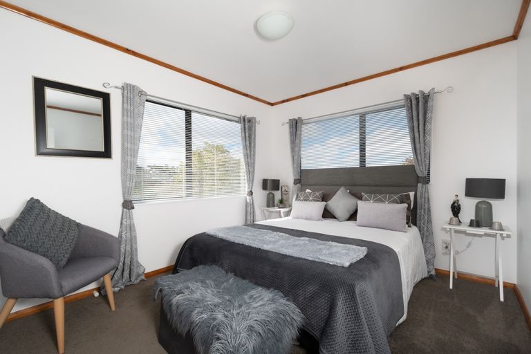 Photo of property in 13 Zefiro Drive, Massey, Auckland, 0614