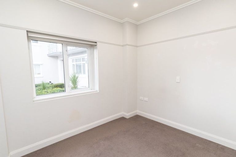 Photo of property in Fountain Court, 16/48 Oriental Parade, Oriental Bay, Wellington, 6011