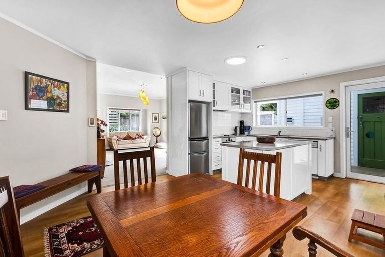 Photo of property in 4 Price Street, Westown, New Plymouth, 4310