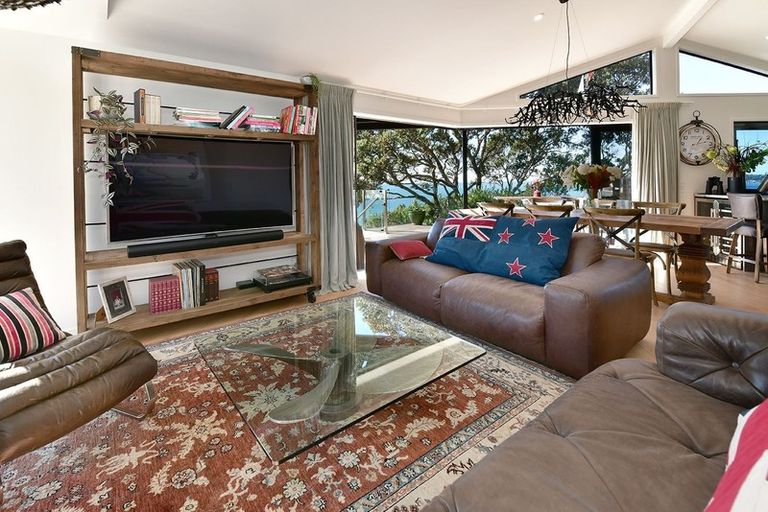 Photo of property in 86 Vipond Road, Stanmore Bay, Whangaparaoa, 0932