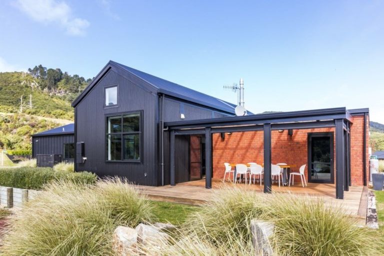 Photo of property in 2 Peregrine Place, Kinloch, Taupo, 3377