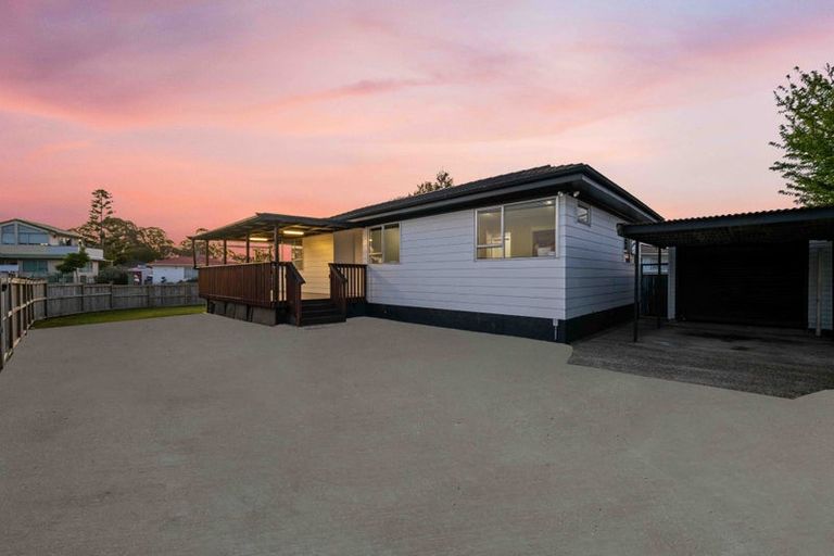 Photo of property in 16 Neems Place, Manurewa, Auckland, 2102