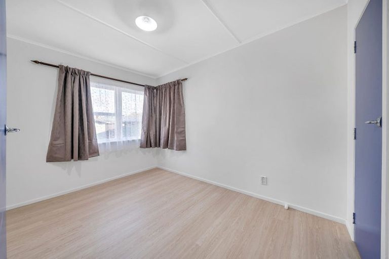 Photo of property in 38 Pinedale Place, Henderson, Auckland, 0610